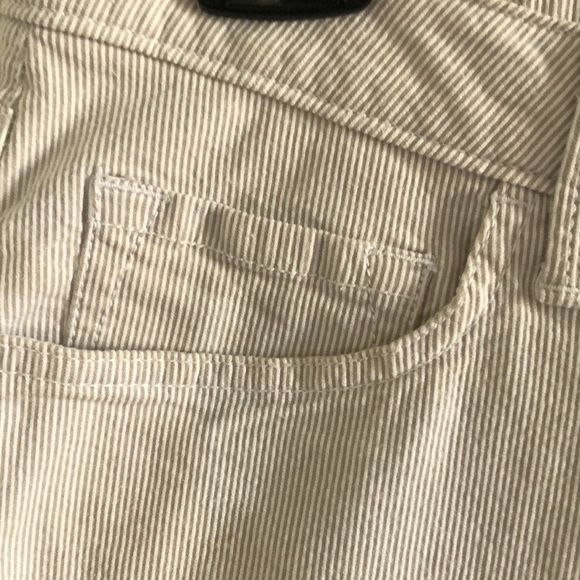 Bermuda  Business Midrise Pinstripe Shorts Size 7/8 - Picture 4 of 8